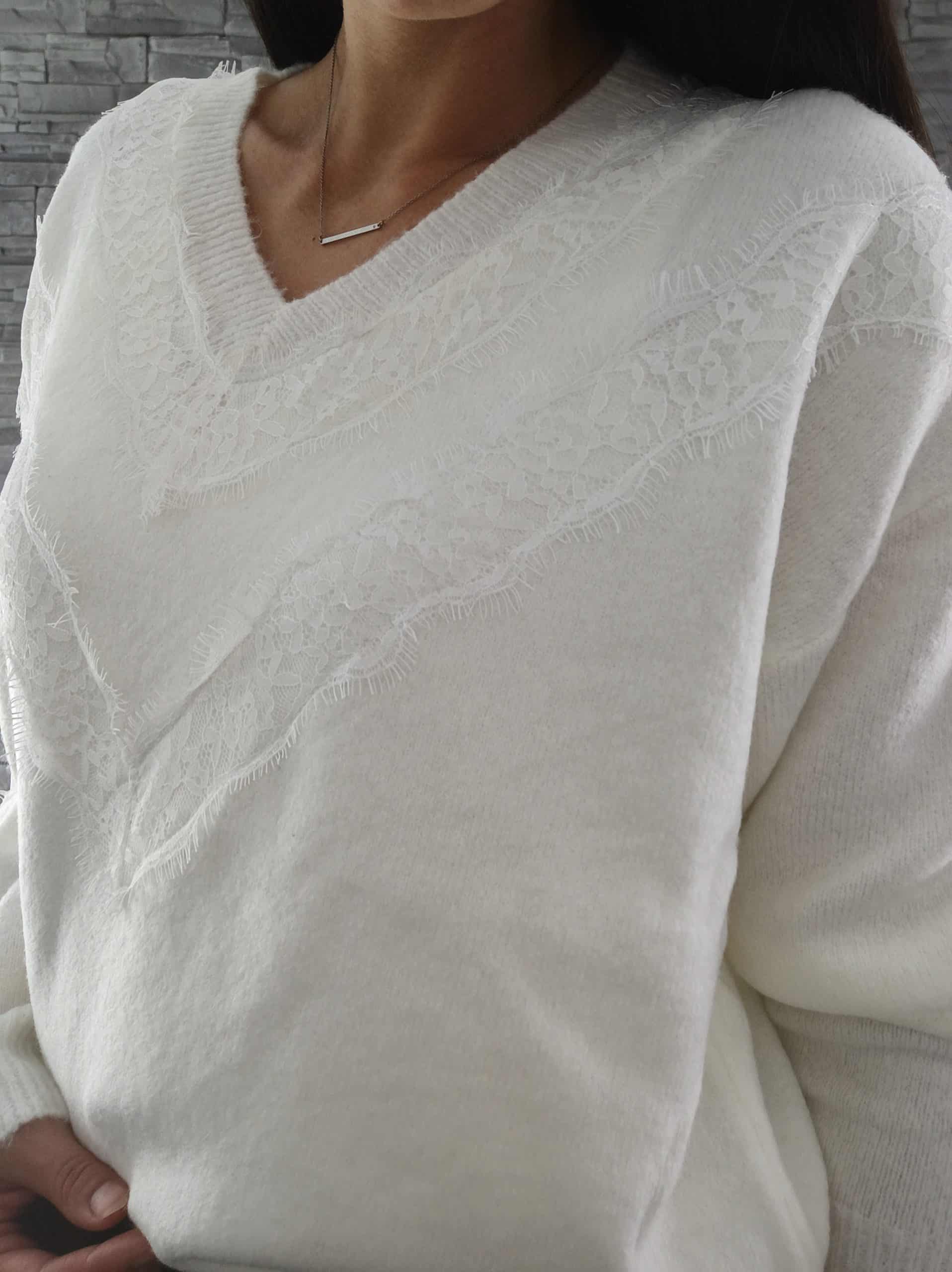 Vlnený sveter s čipkou