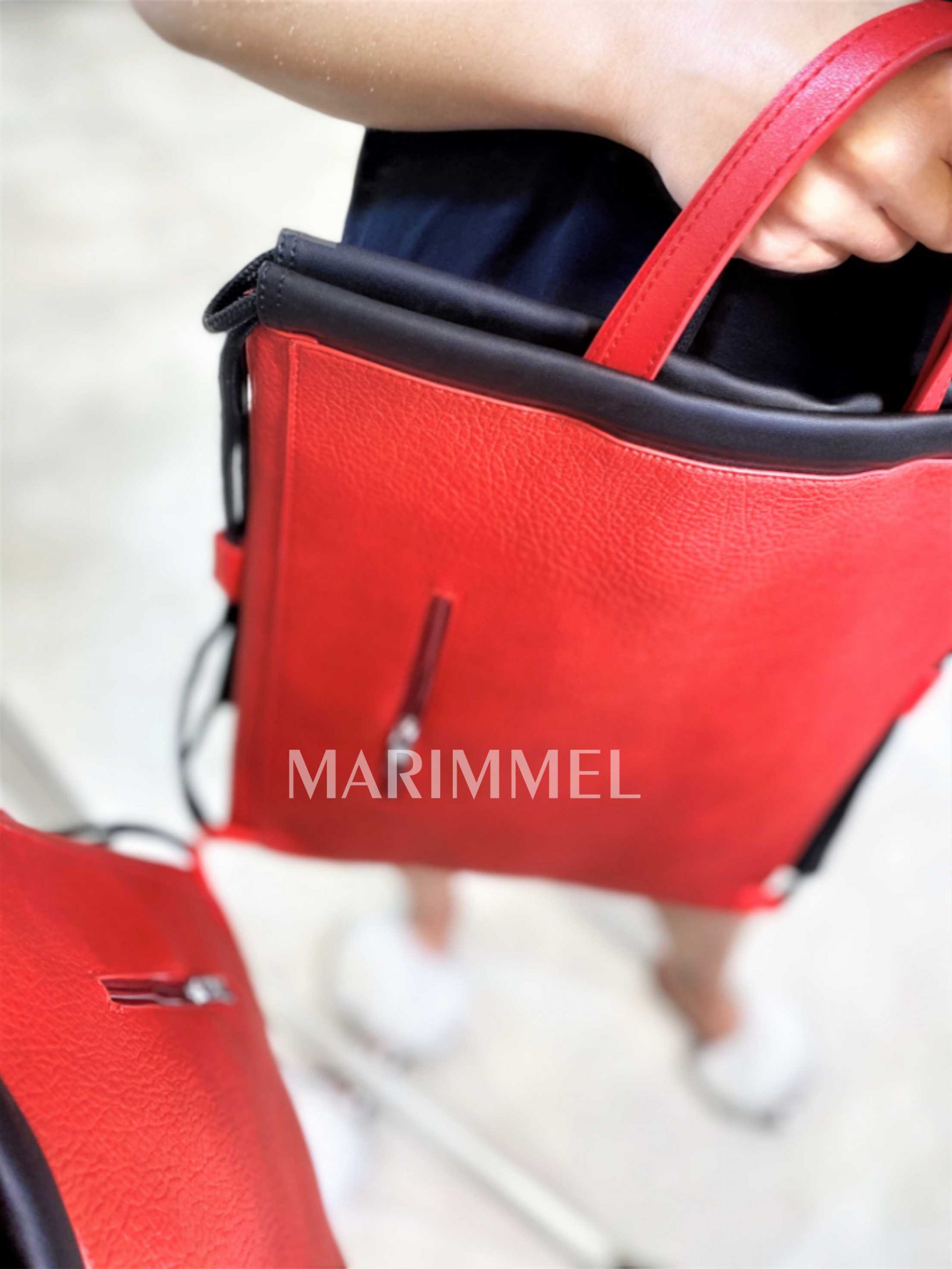 Štýlový ruksak 2v1, ktorý je možné nosiť aj ako kabelku vyrobený z ekokože.