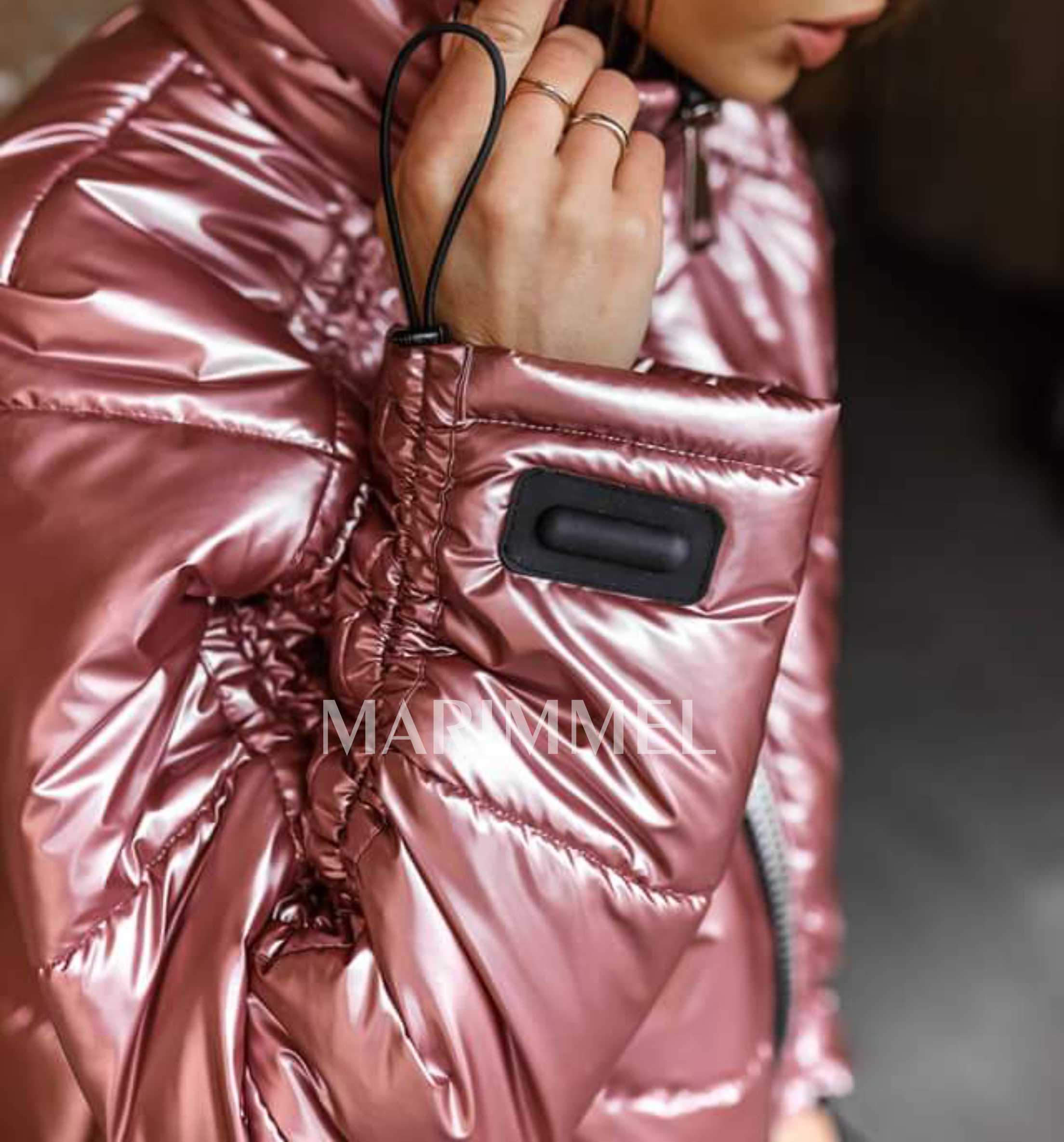 Zimná bunda Cynthia vyrobená z vetruvzdorného a vodoodpudivého materiálu.