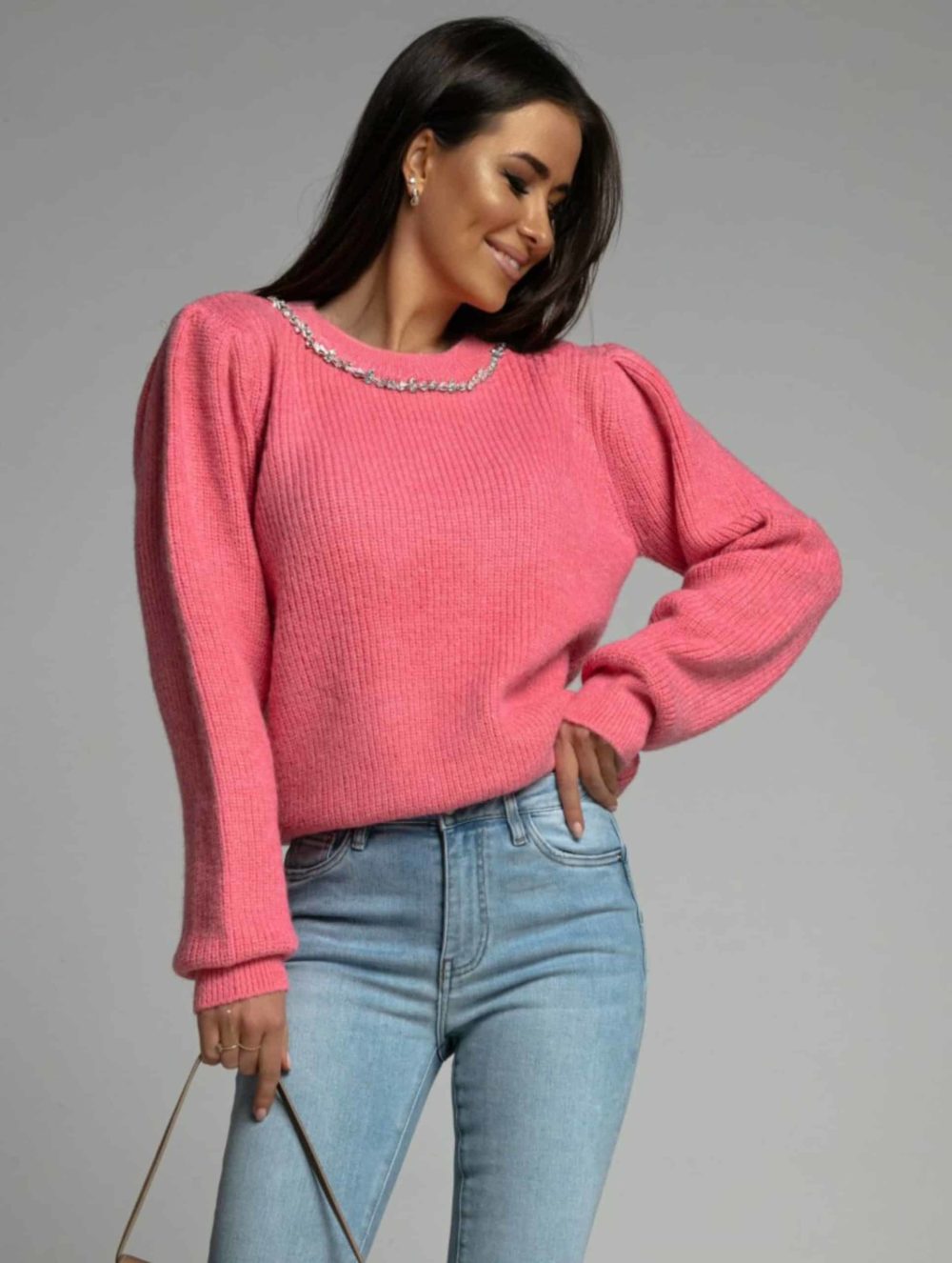 štýlový ružový sveter